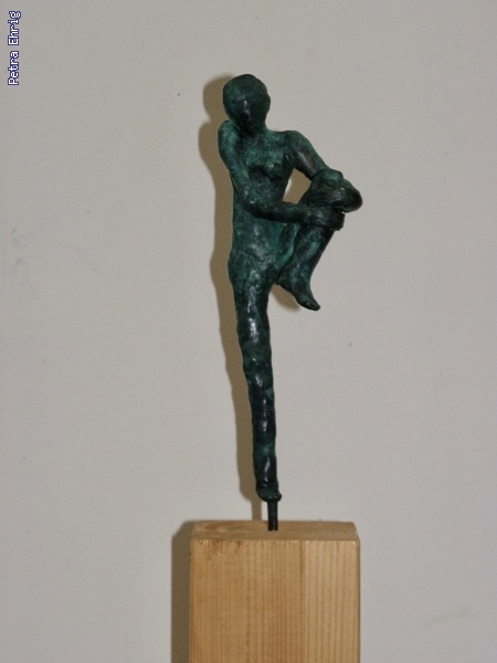 http://petra-ehrig.de/pixlie/cache/vs_Skulptur%202018_T%E4nzerin%202018%20Bronze%2026x10x8cm.jpg